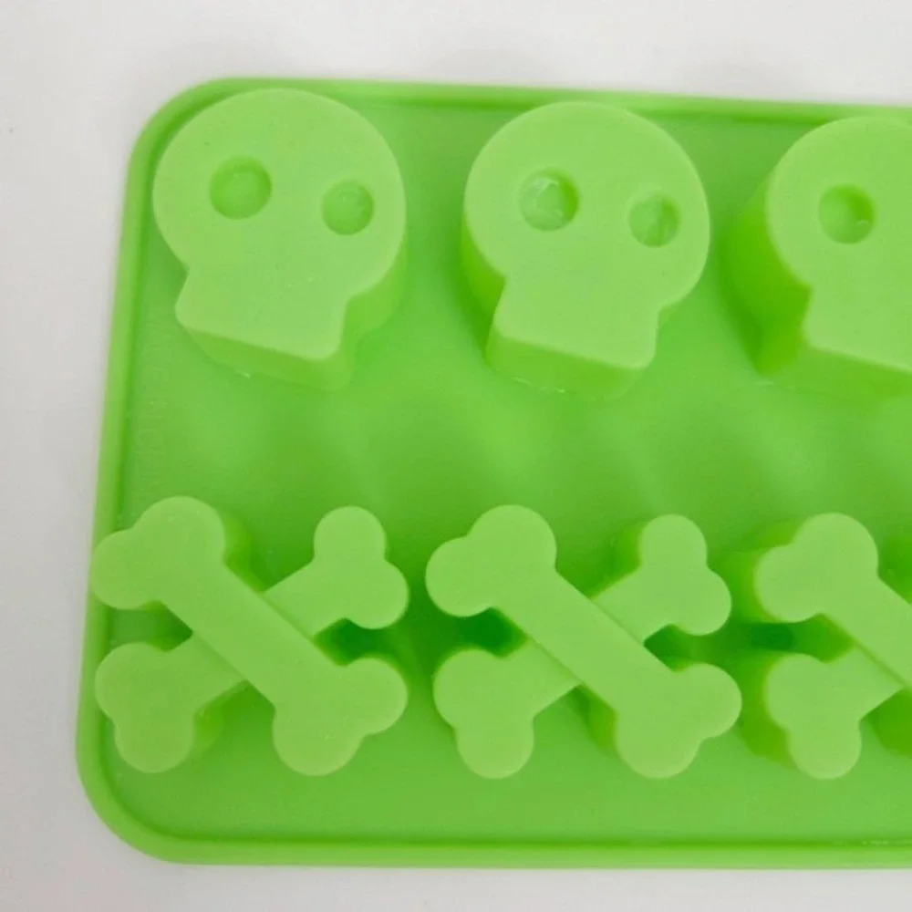 Wilton Halloween Flexible Silicone‎ Chocolate Candy Mold (Set of 3)
